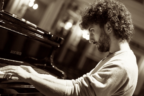 Pianist and educator Giuliano Graniti performing.