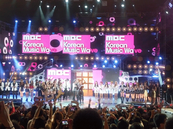 Stage during the MBC Korean Music Wave at the Shoreline Amphitheatre in Mountain View, California. "K-POP" by Photographing Travis is licensed under CC BY 2.0.