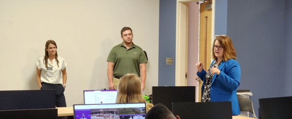 Barneika Williams and Dr. Mary Roberts from the Center for Career Leadership & Development alongside representatives from the Warner Robins Logistics Complex (WR-ALC) at Robins Air Force Base to discuss internship opportunities with IT students.