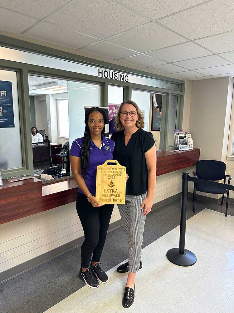 Extra Mile Award – Shuntell Turner, Assistant Director for Housing & Residence Life