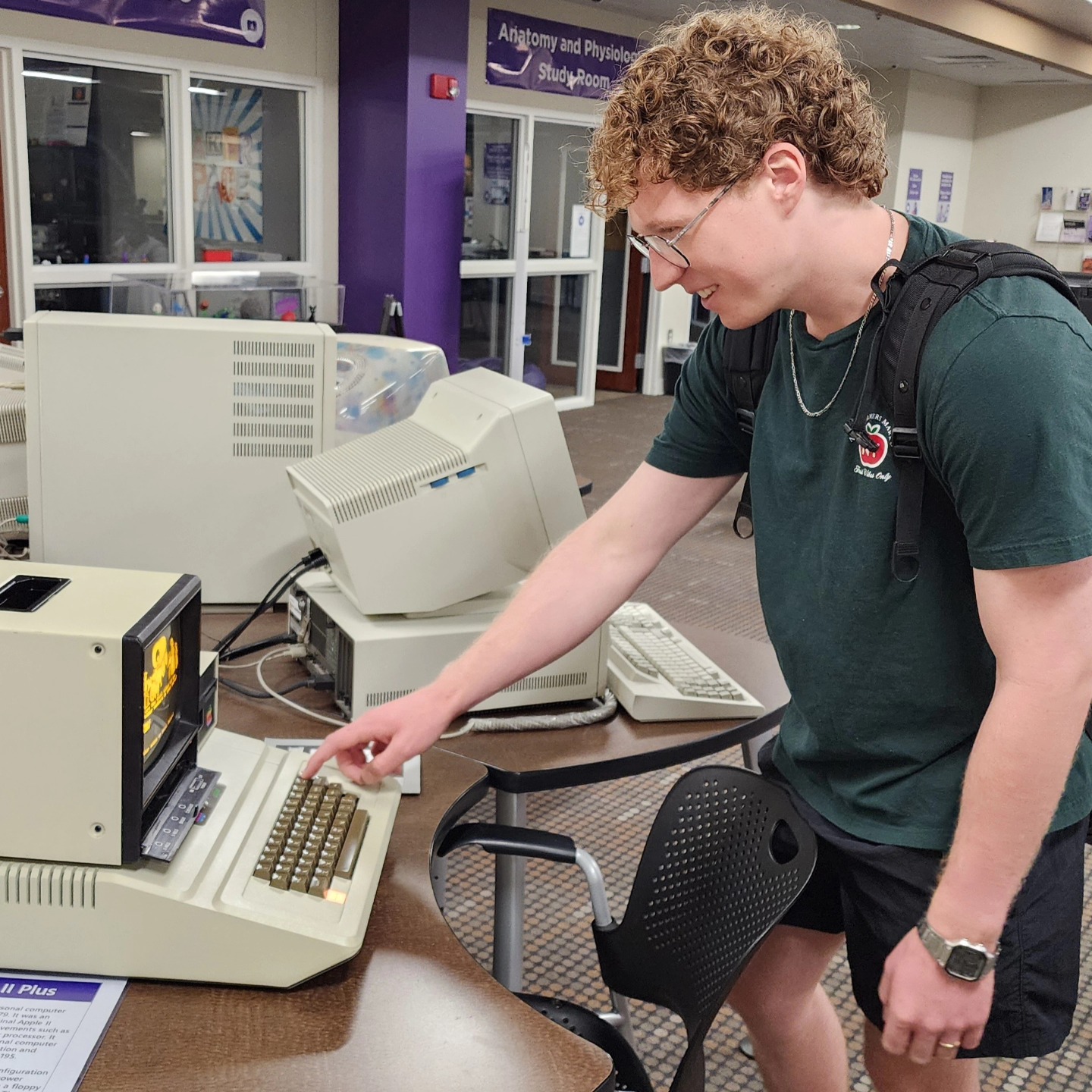 Student uses a vintage computer in the MoT.