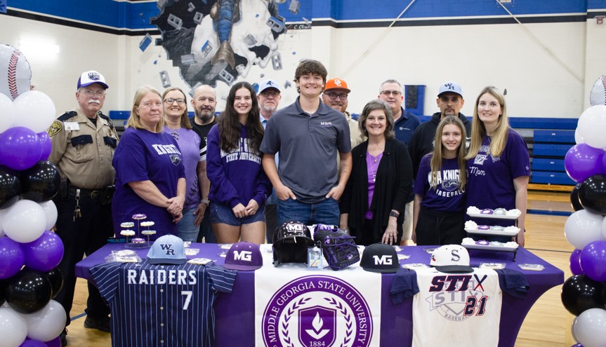 Kullin Tavarez with family at West Rusk's Spring 2025 Signing Day. CREDIT: Audrey Blaschke