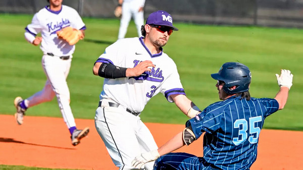 mga baseball player tagging out runner